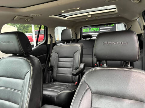 2017 GMC Acadia Denali
