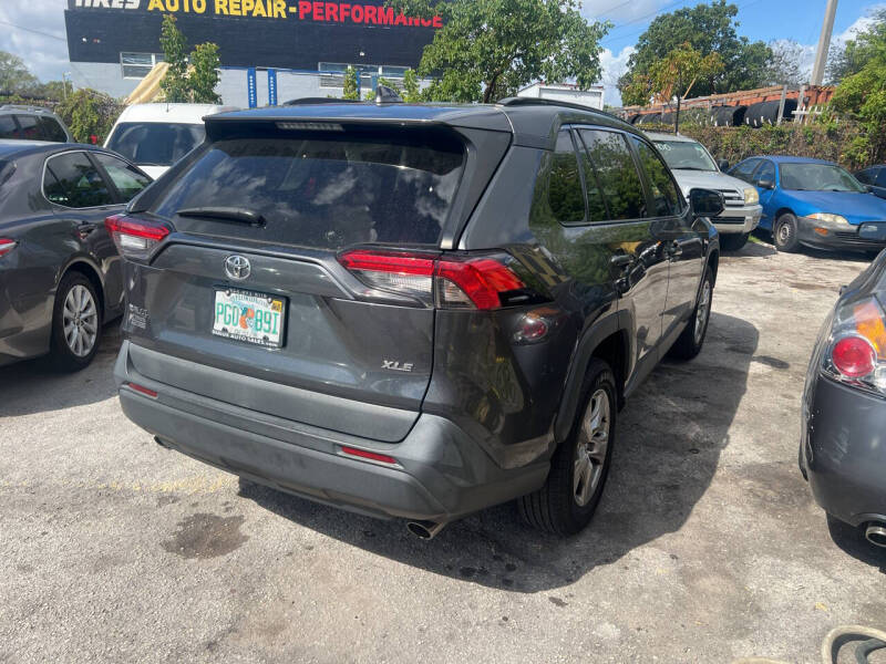 2020 Toyota RAV4 XLE