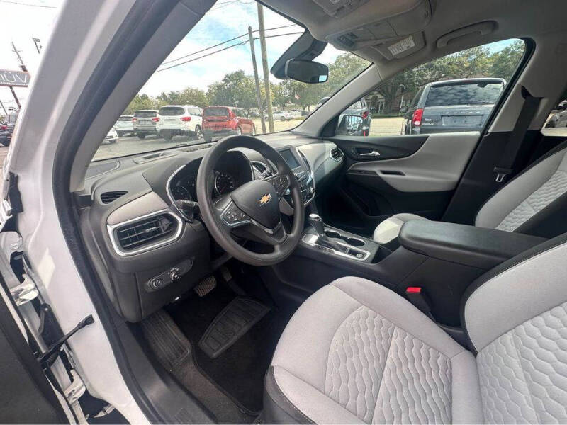 2020 Chevrolet Equinox LT photo 30