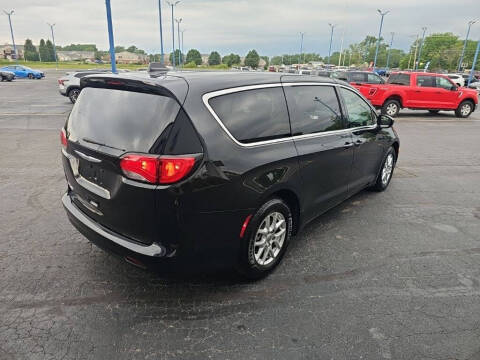 2022 Chrysler Voyager LX