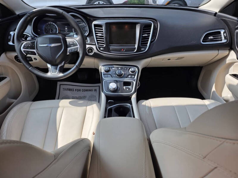 2016 Chrysler 200 C