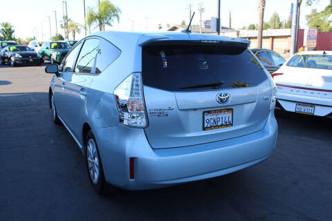 2012 Toyota Prius v Three