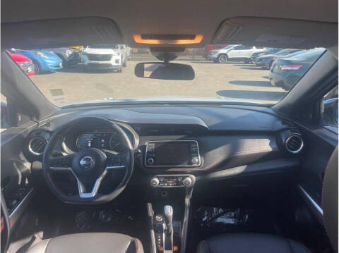 2020 Nissan Kicks SR