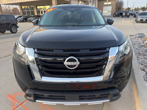 2025 Nissan Pathfinder SL