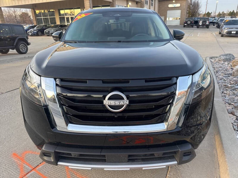 2025 Nissan Pathfinder SL