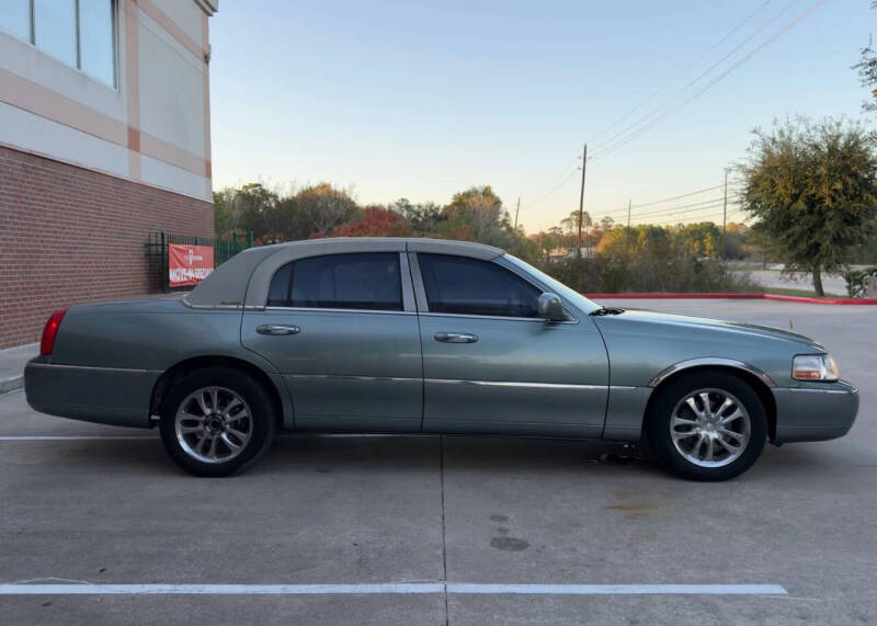 2005 Lincoln Town Car Signature