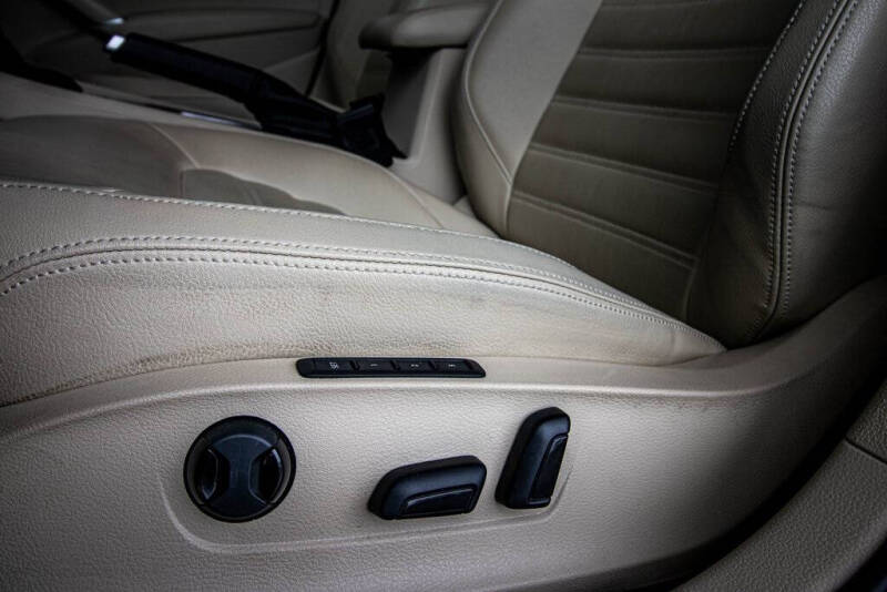 2017 Volkswagen Passat 1.8T SEL Premium