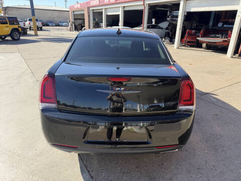 2021 Chrysler 300 Touring