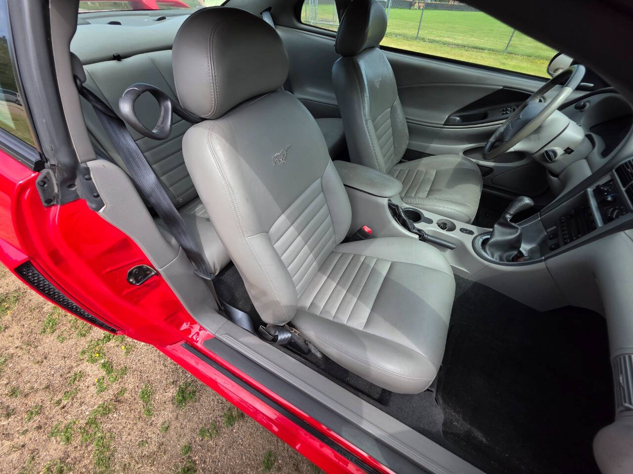 2004 Ford Mustang 176