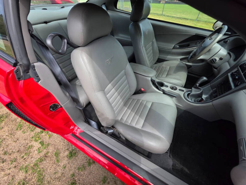 2004 Ford Mustang GT Deluxe