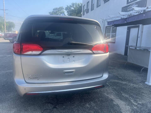 2017 Chrysler Pacifica Touring-L
