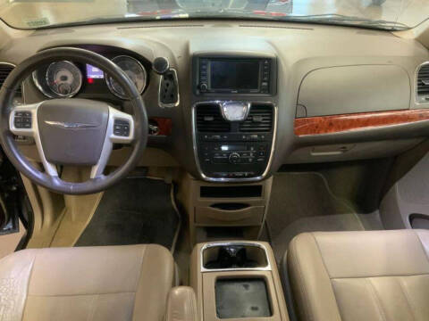 2016 Chrysler Town and Country Touring