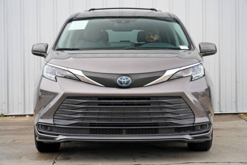 2021 Toyota Sienna LE 8-Passenger