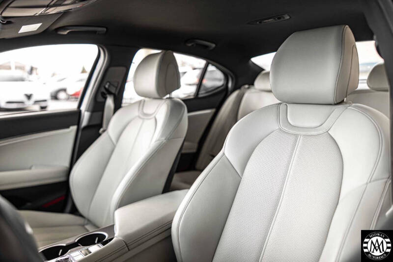 2025 Genesis G70
