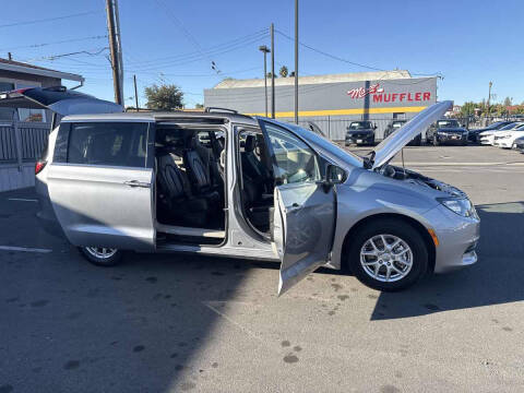 2020 Chrysler Voyager LXi