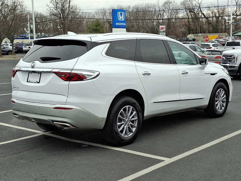 2024 Buick Enclave Essence