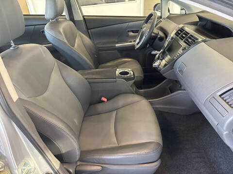 2014 Toyota Prius v Five