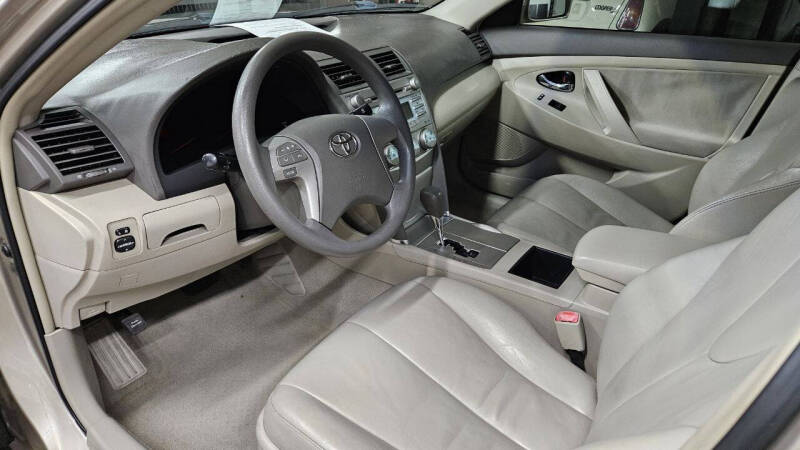 2009 Toyota Camry LE photo 24