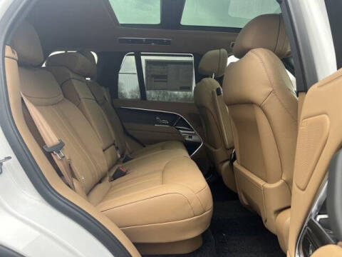 2025 Land Rover Range Rover P530 SE