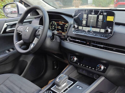 2025 Mitsubishi Outlander PHEV SE