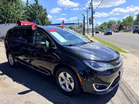 2017 Chrysler Pacifica Touring-L Plus
