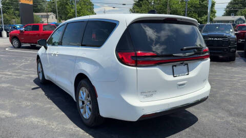 2026 Chrysler Pacifica Select