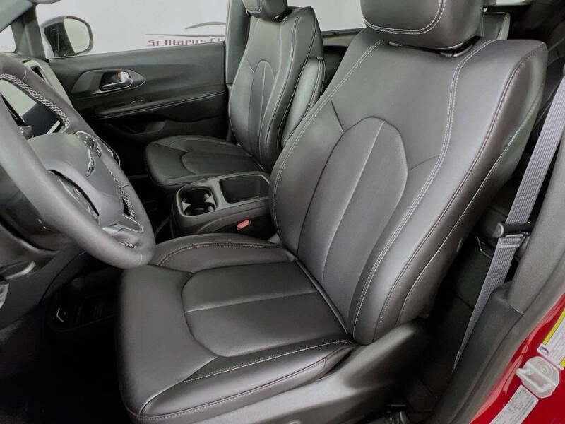 2026 Chrysler Voyager LX