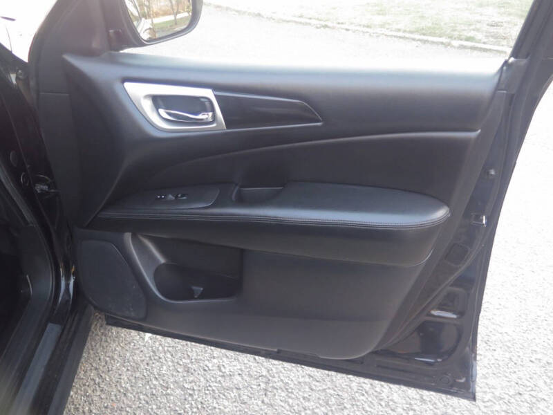 2018 Nissan Pathfinder SV