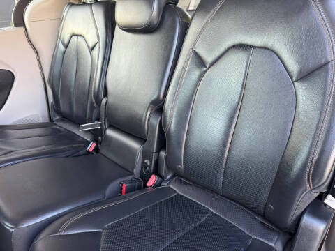 2017 Chrysler Pacifica Touring-L Plus