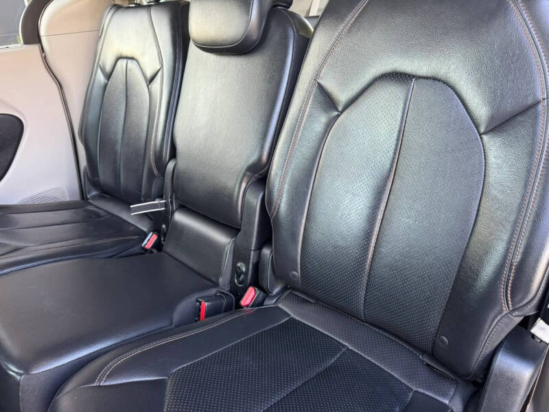 2017 Chrysler Pacifica Touring-L Plus