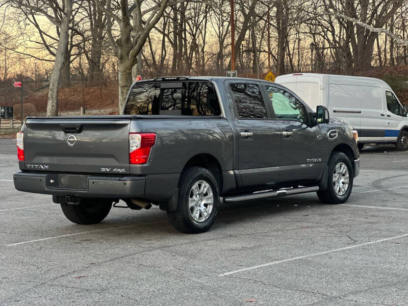 2017 Nissan Titan SV photo 7