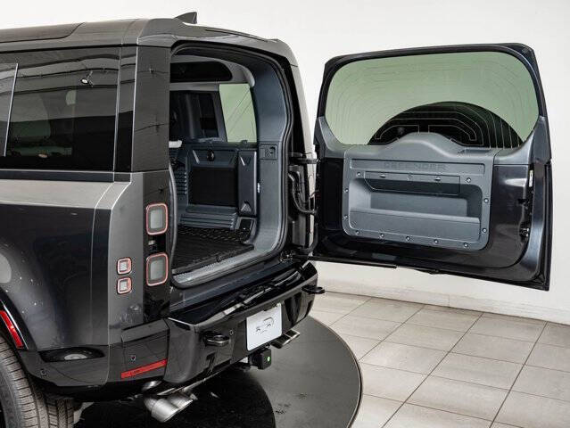2026 Land Rover Defender 110 P500 X-Dynamic SE
