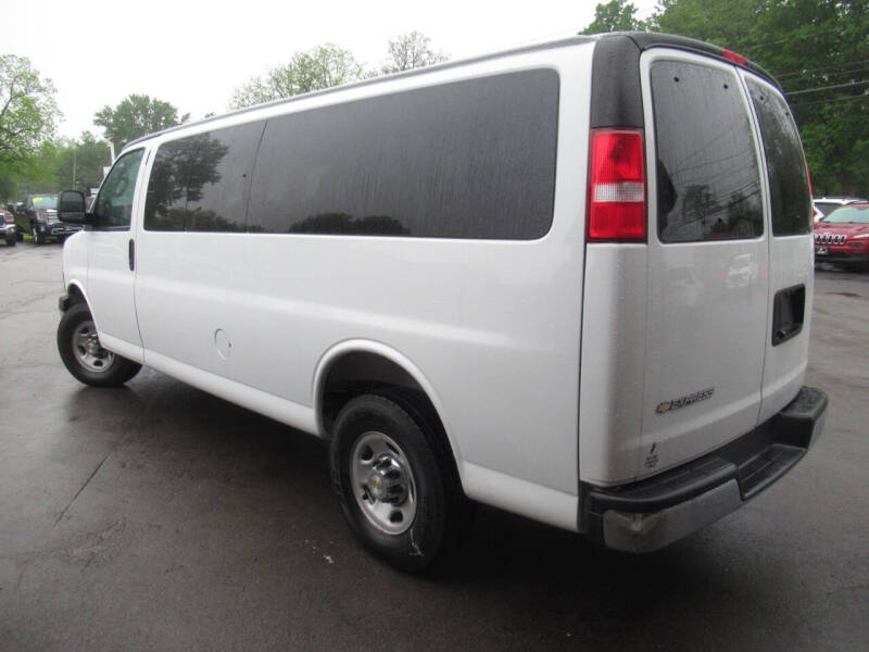 2025 Chevrolet Express LT 3500