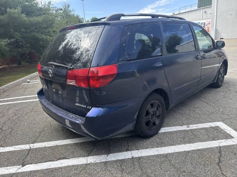 2004 Toyota Sienna CE 7 Passenger