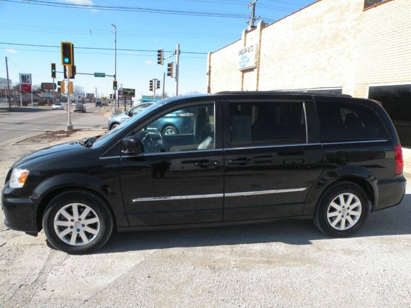 2016 Chrysler Town and Country for sale at Kingdom Auto Centers in Litchfield IL