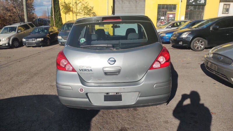 2009 Nissan Versa 1.8 S