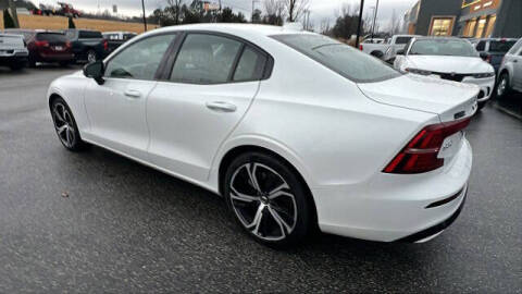 2024 Volvo S60 B5 Core Dark Theme