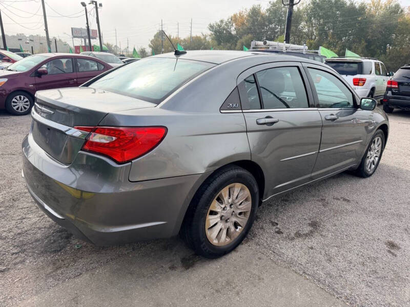 2013 Chrysler 200 LX