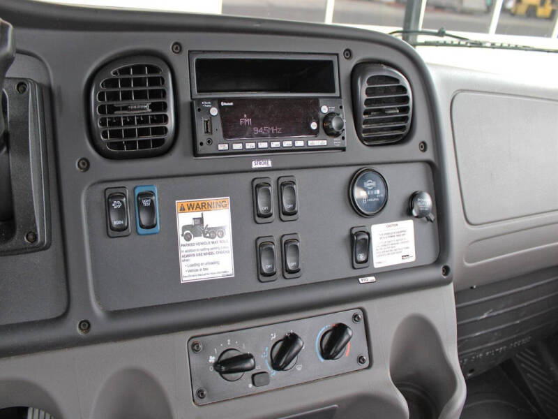 2023 Freightliner M2 106