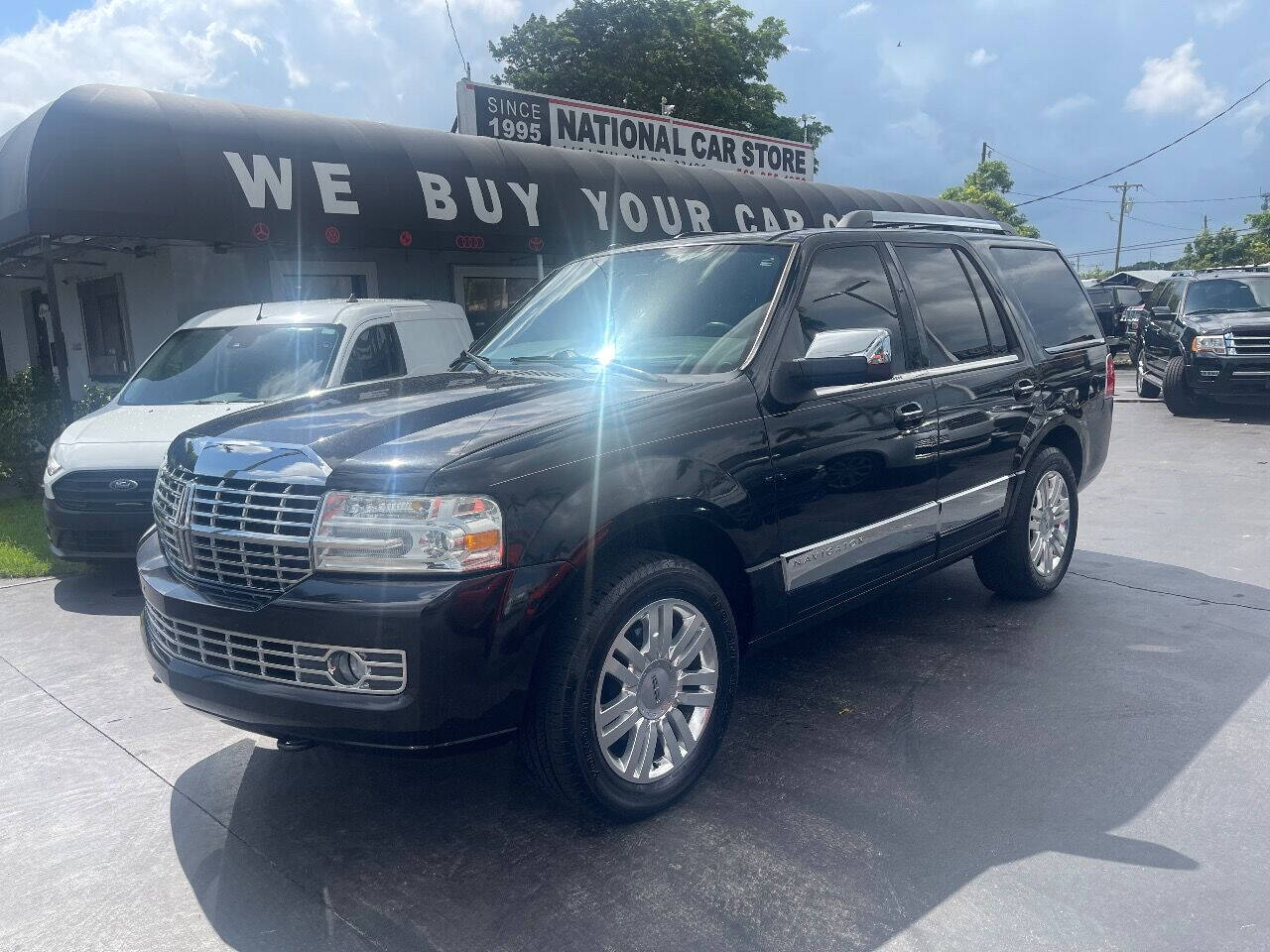 2014 LINCOLN Navigator SUV / Crossover - $15,900