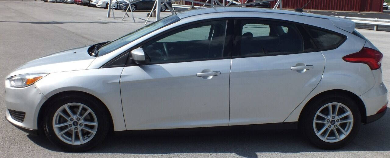 Silver 2018 Ford Focus SE SE 4dr Hatchback 2