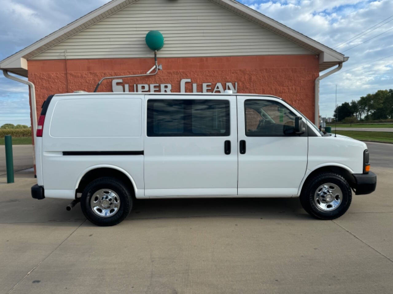 2016 Chevrolet Express for sale at Illinois Auto Wholesalers in Tolono, IL