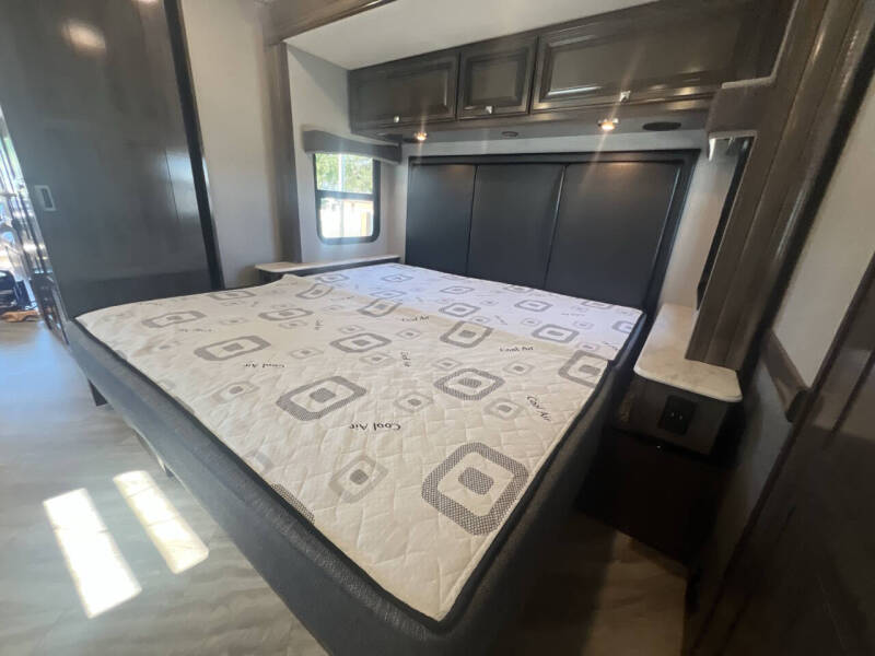 2020 Holiday Rambler Invicta