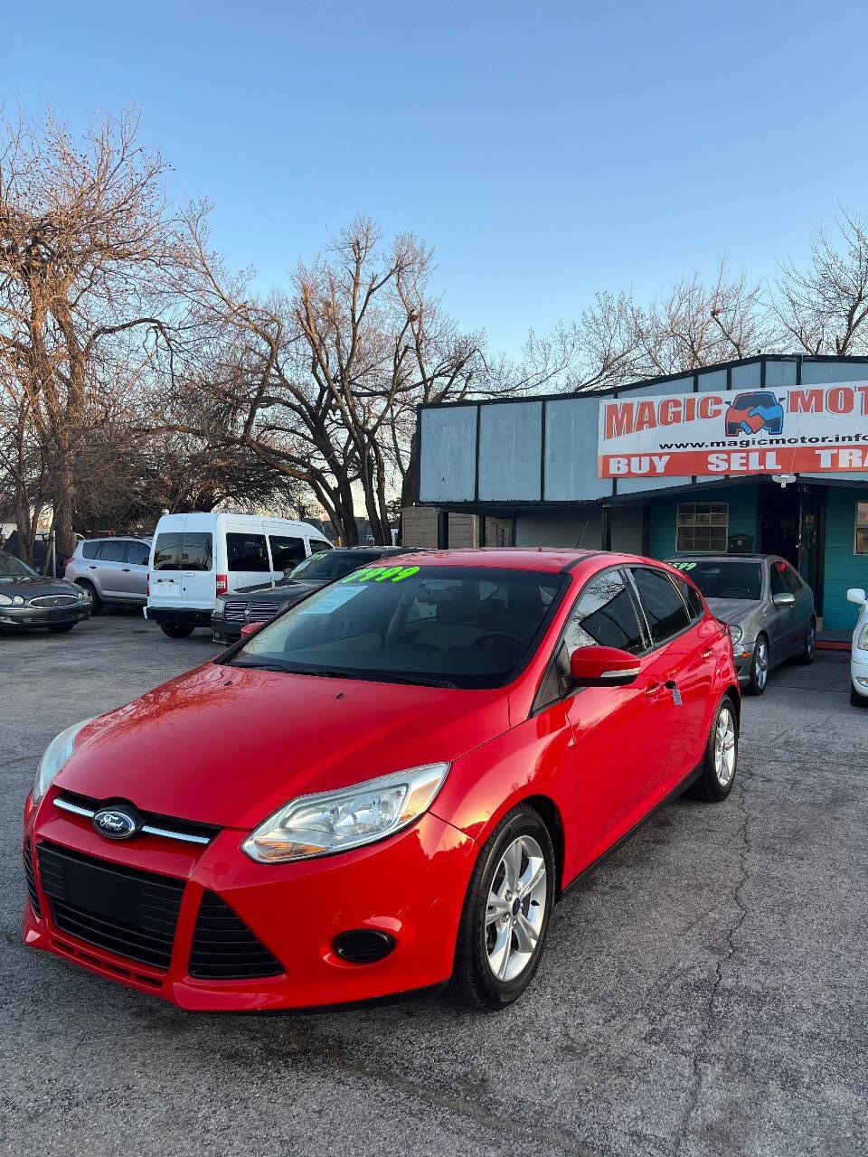 Red 2014 Ford Focus SE SE 4dr Hatchback 2