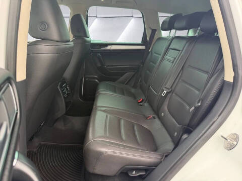 2017 Volkswagen Touareg V6 Sport