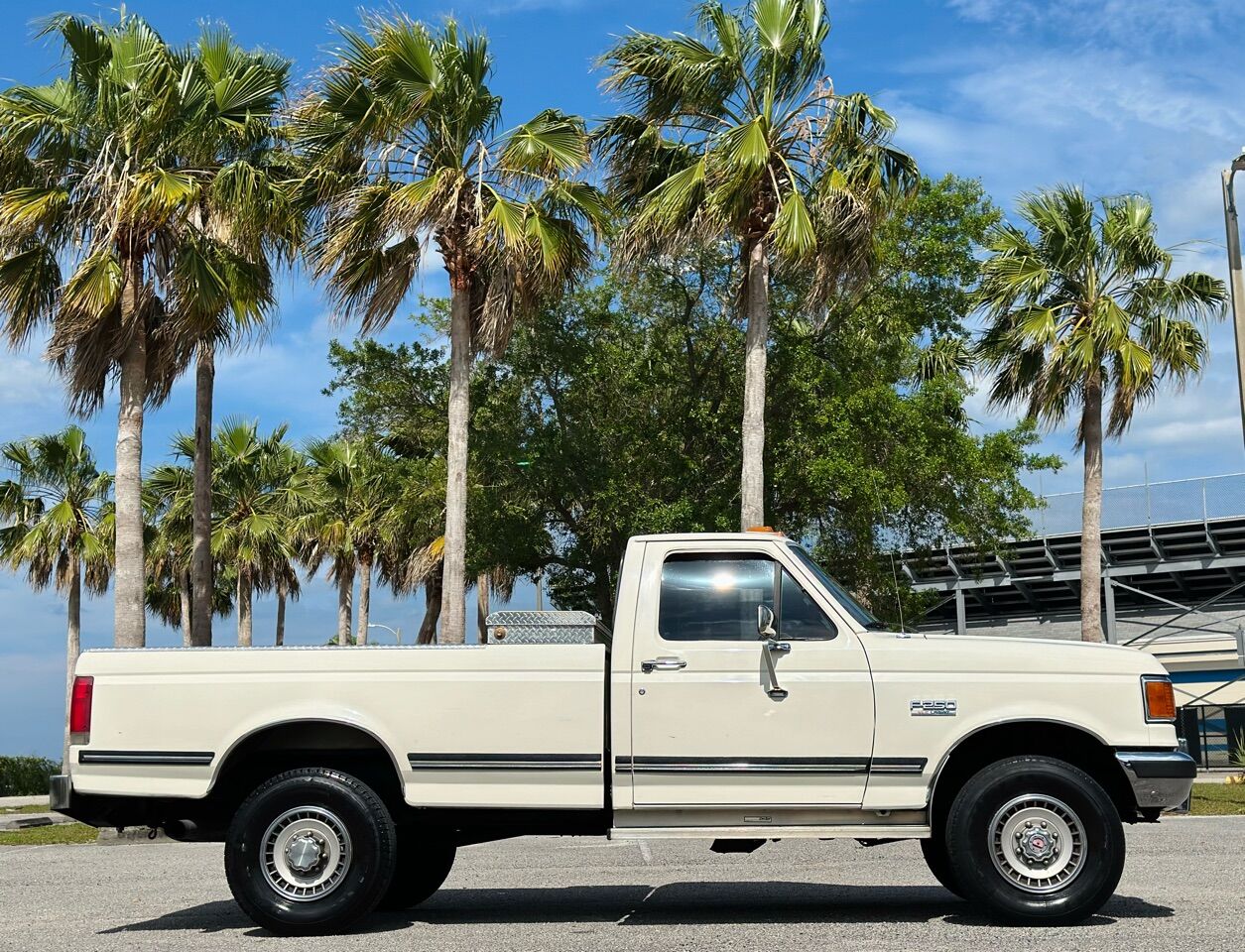 1990 Ford F-250 26