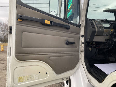 2003 Freightliner FL60