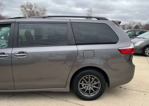 2019 Toyota Sienna XLE 8-Passenger