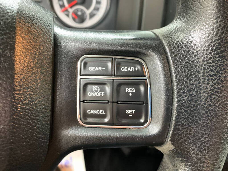 2017 RAM 1500 SLT