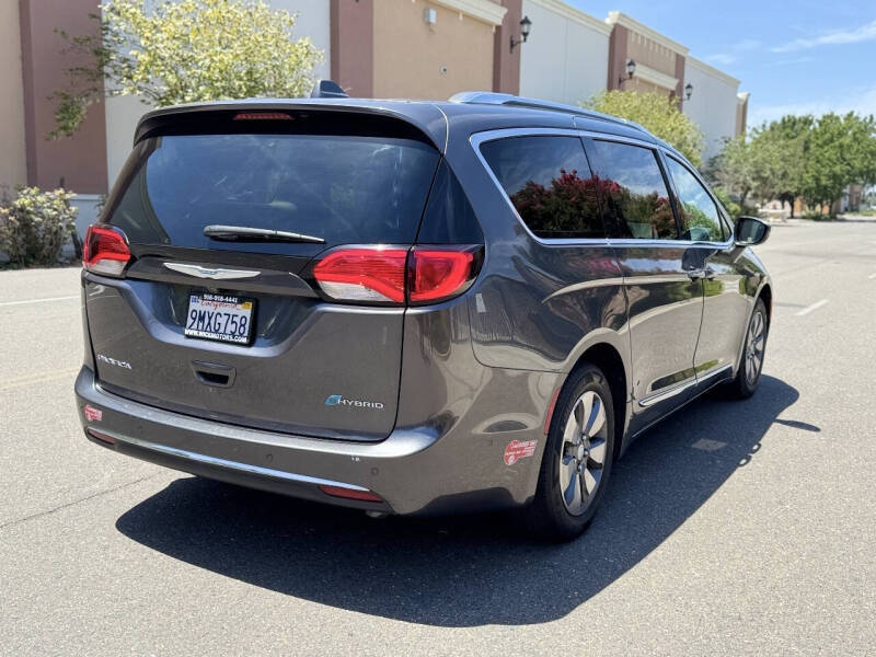 2018 Chrysler Pacifica Hybrid Limited